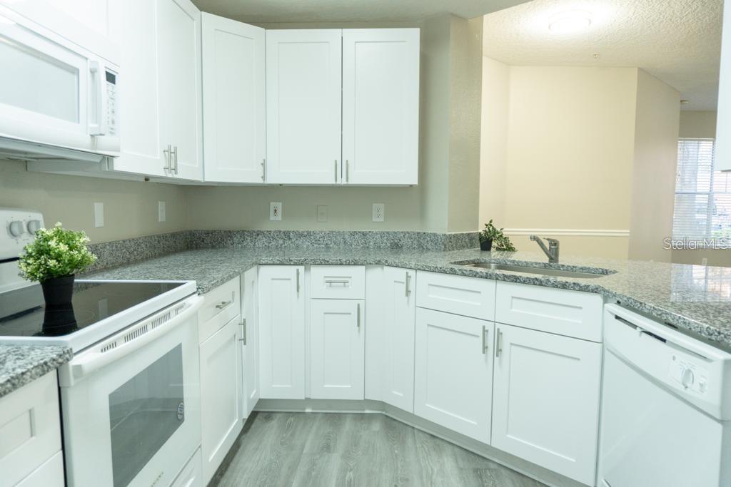 Image 4 of 50 For 5560 Metrowest Boulevard Nw 106