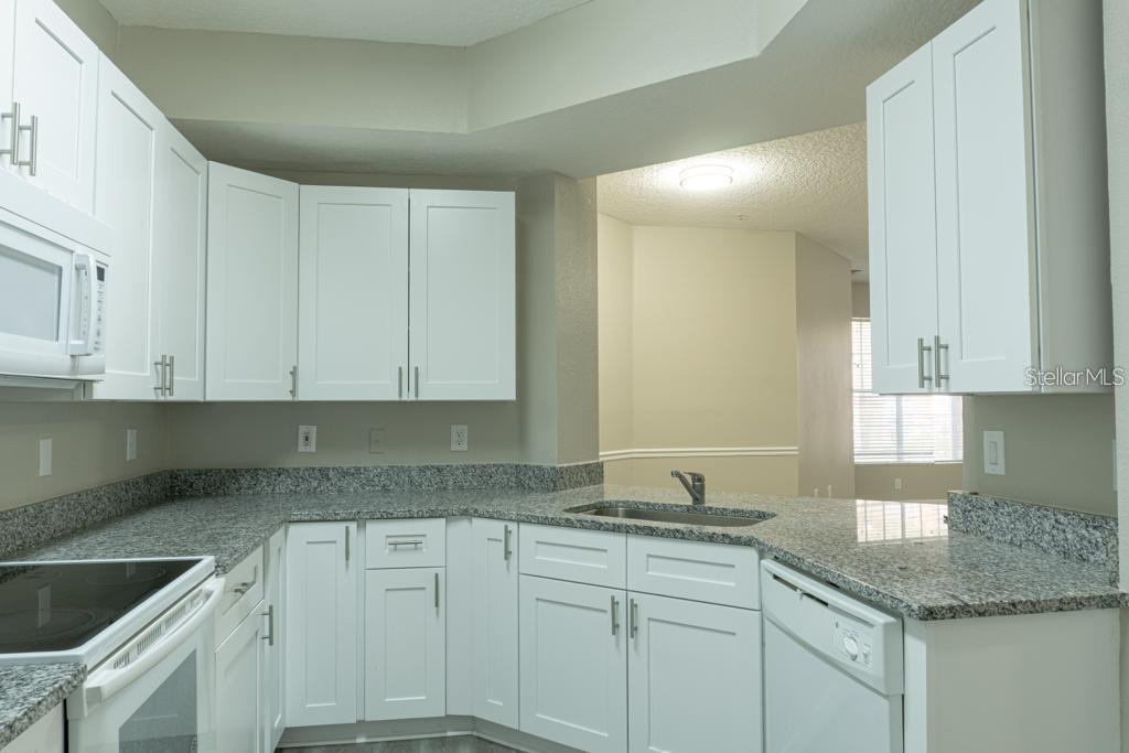 Image 5 of 50 For 5560 Metrowest Boulevard Nw 106