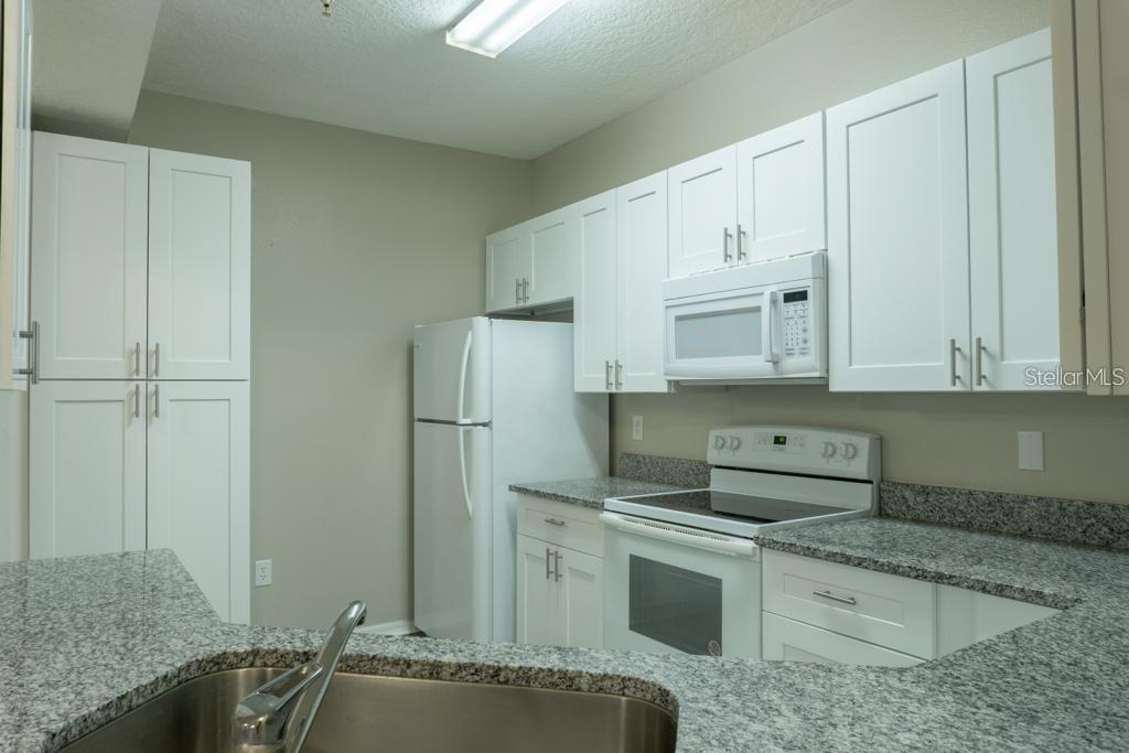 Image 6 of 50 For 5560 Metrowest Boulevard Nw 106
