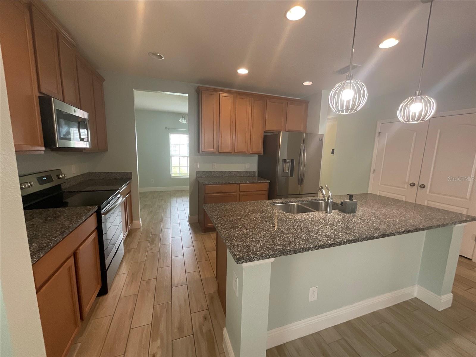 Image 6 of 21 For 878 Benjamin Trl