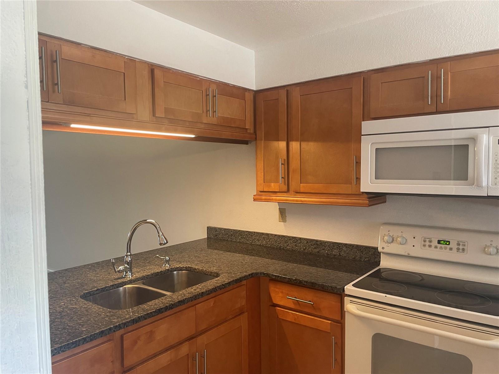 Image 10 of 35 For 6026 Amberly Court T