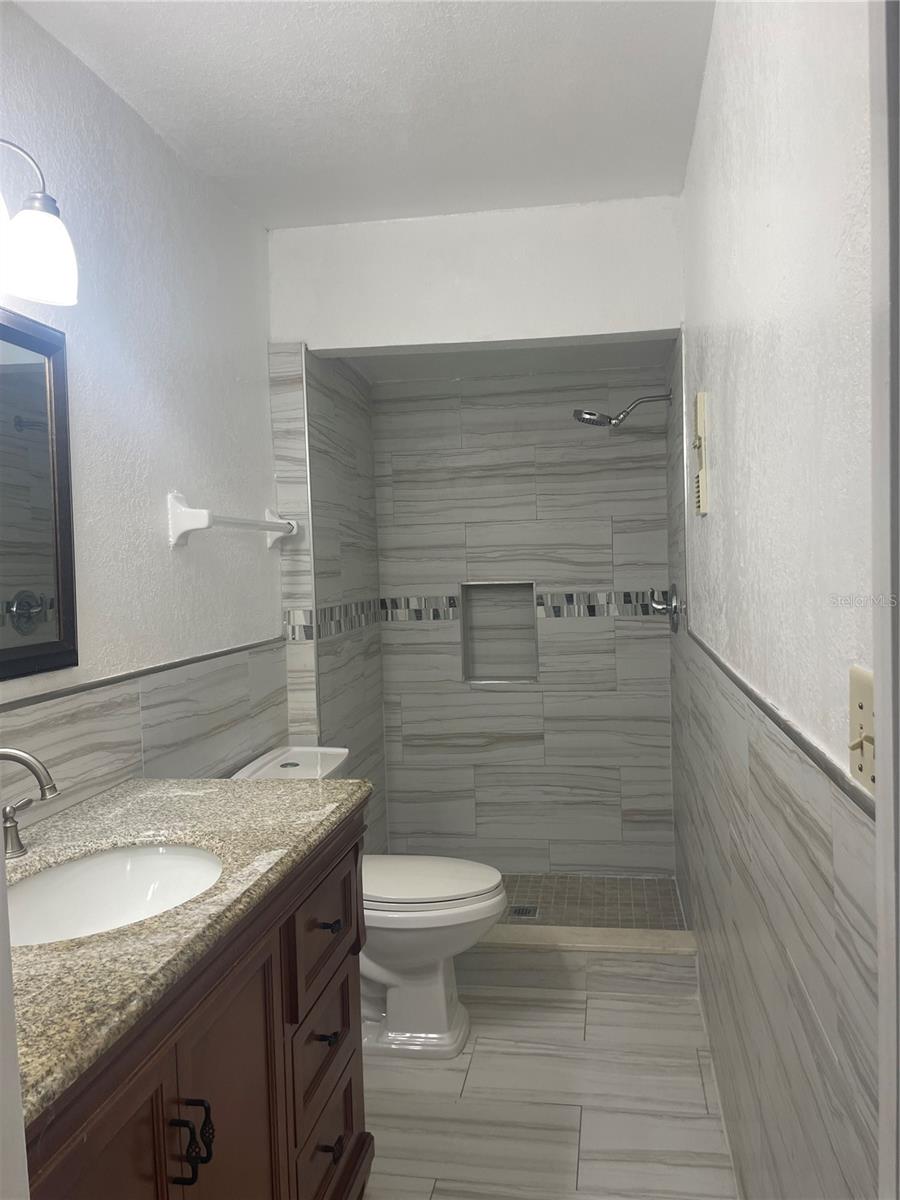 Image 22 of 35 For 6026 Amberly Court T
