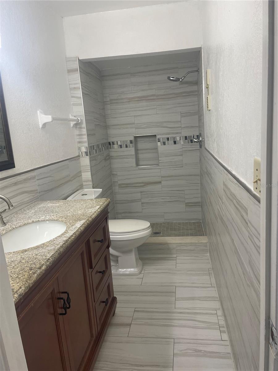 Image 23 of 35 For 6026 Amberly Court T