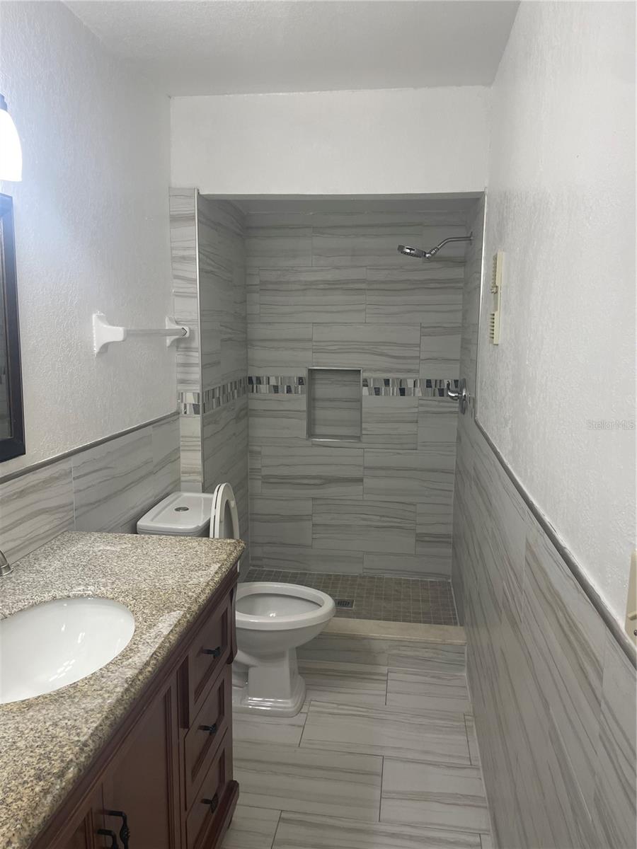 Image 25 of 35 For 6026 Amberly Court T