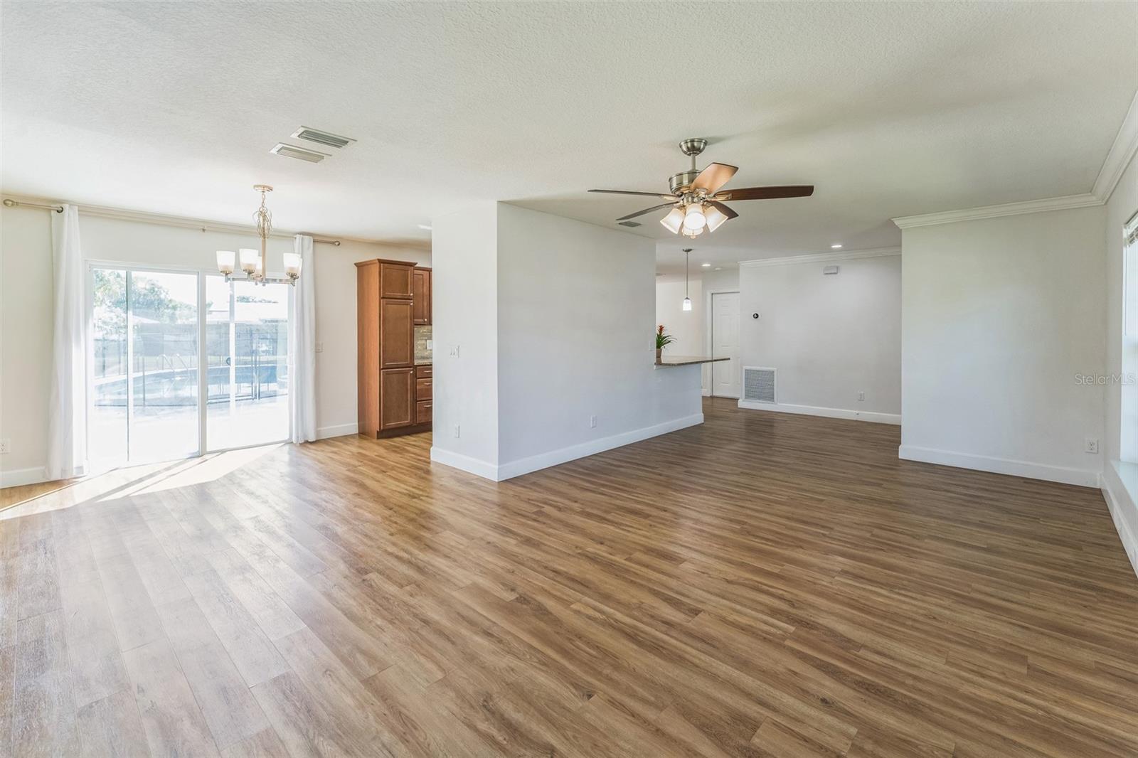Image 11 of 60 For 503 Gumwood Court