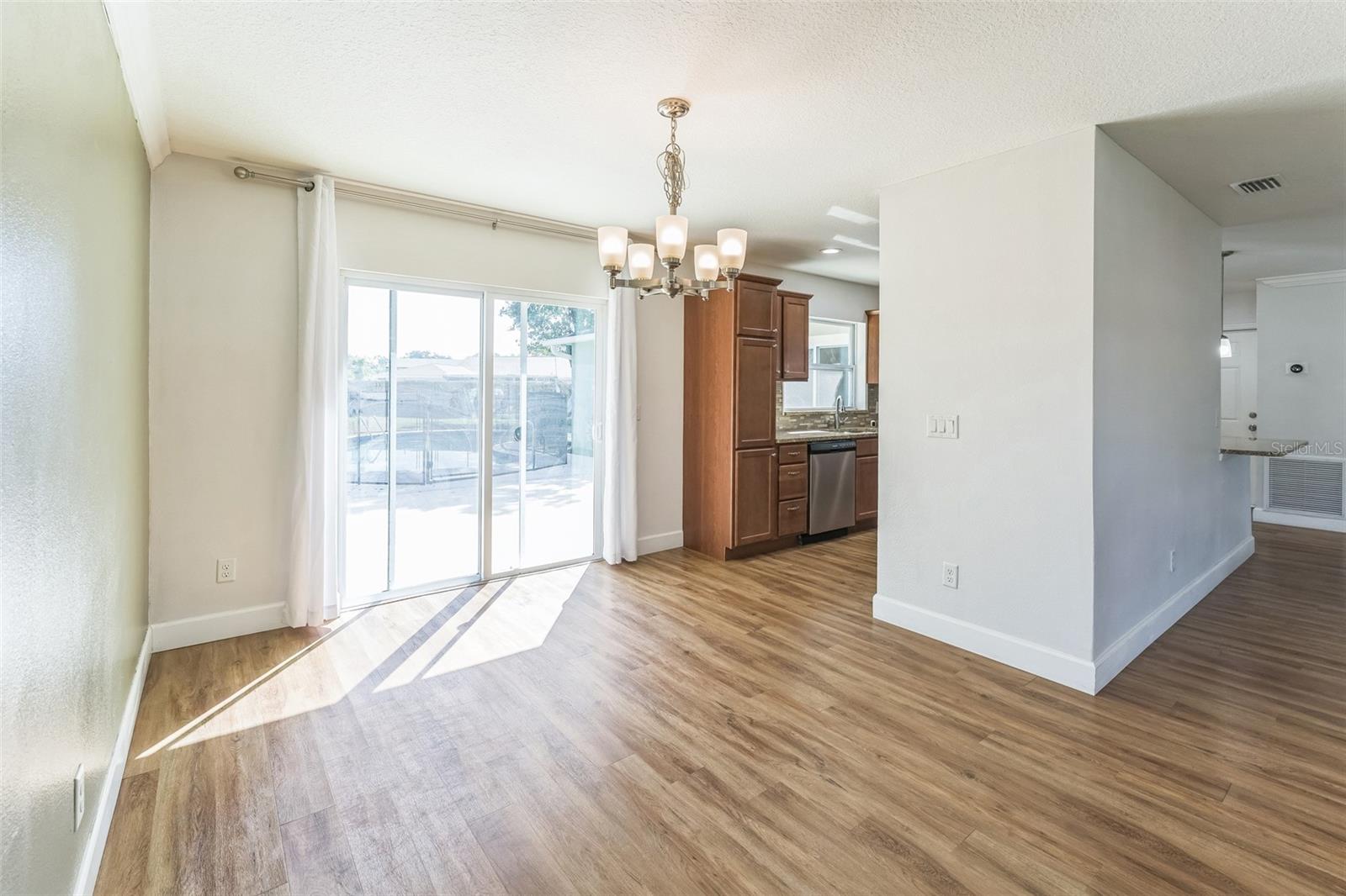 Image 12 of 60 For 503 Gumwood Court