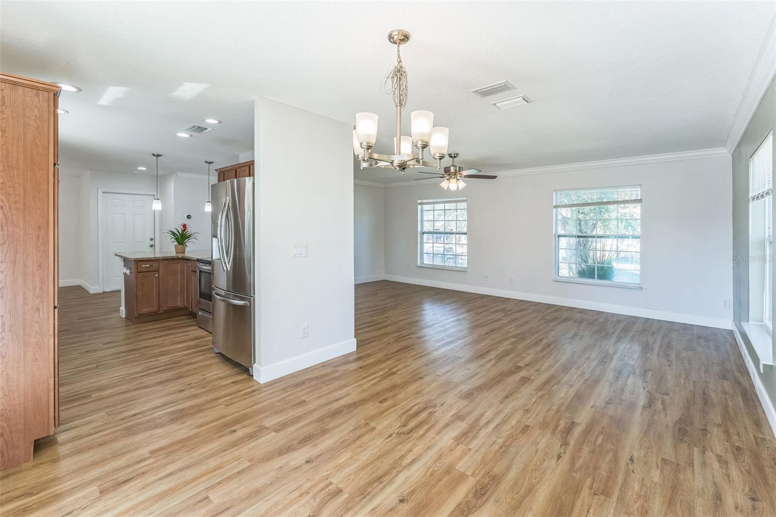 Image 14 of 60 For 503 Gumwood Court