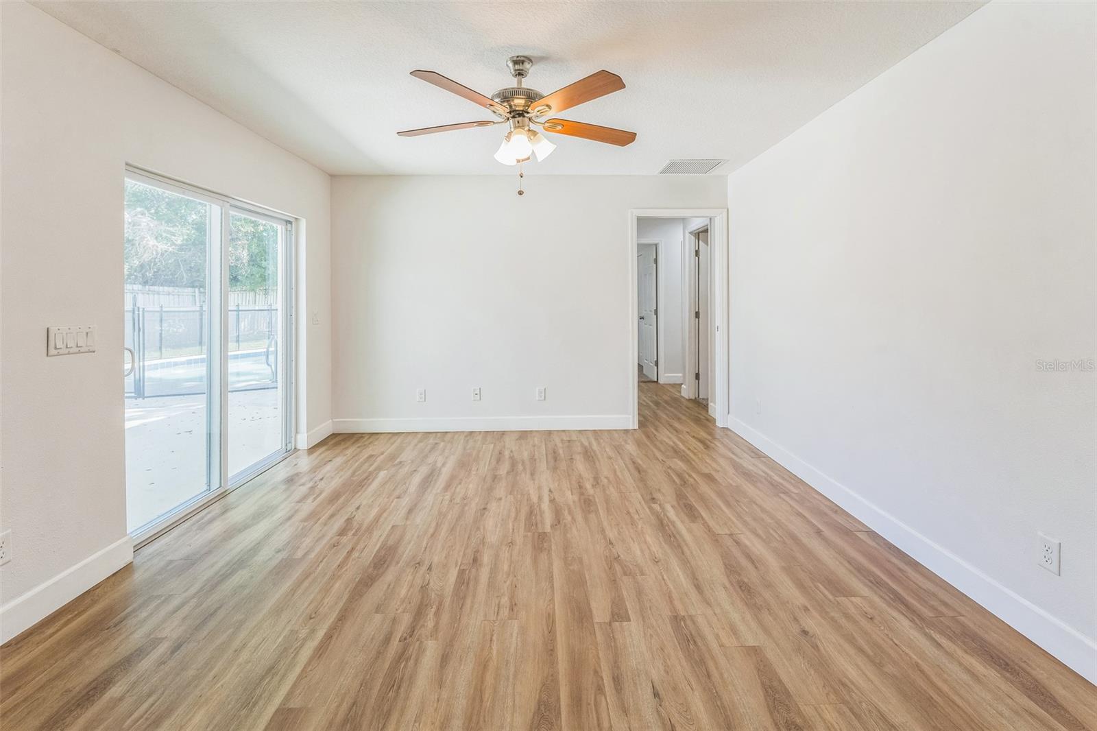 Image 23 of 60 For 503 Gumwood Court