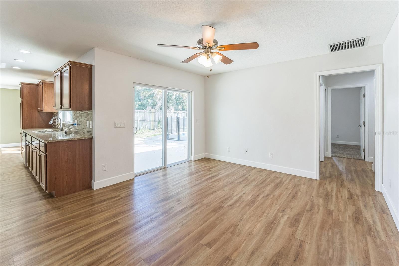 Image 24 of 60 For 503 Gumwood Court