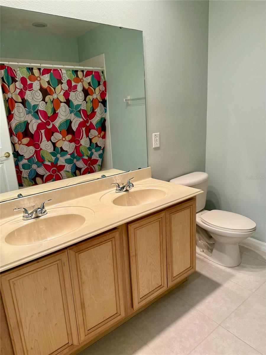 Image 19 of 25 For 15851 Woodland Spring Court