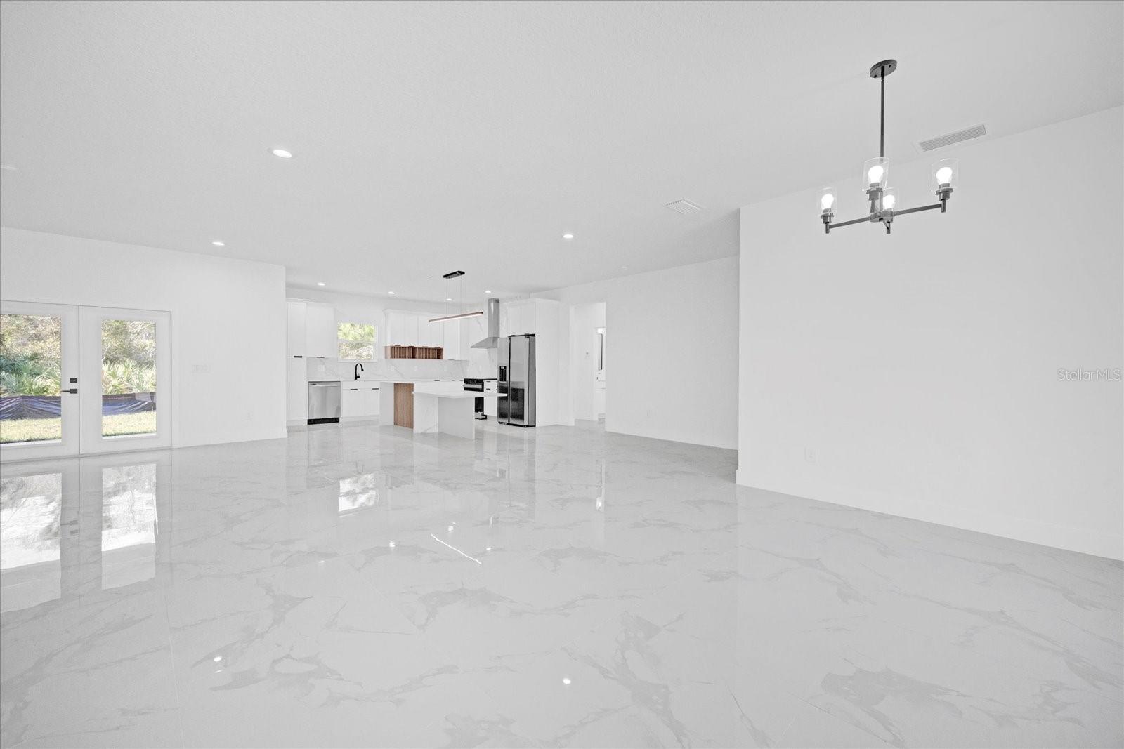 Image 14 of 49 For 736 Daysland Avenue Sw