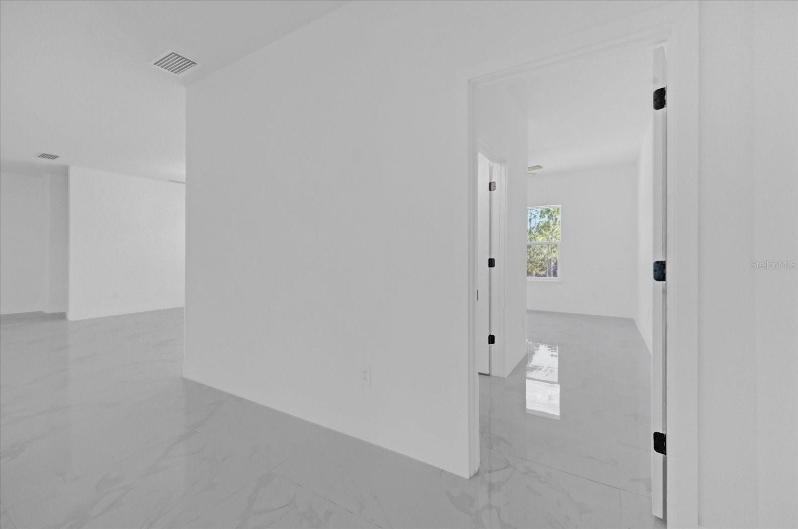Image 33 of 49 For 736 Daysland Avenue Sw