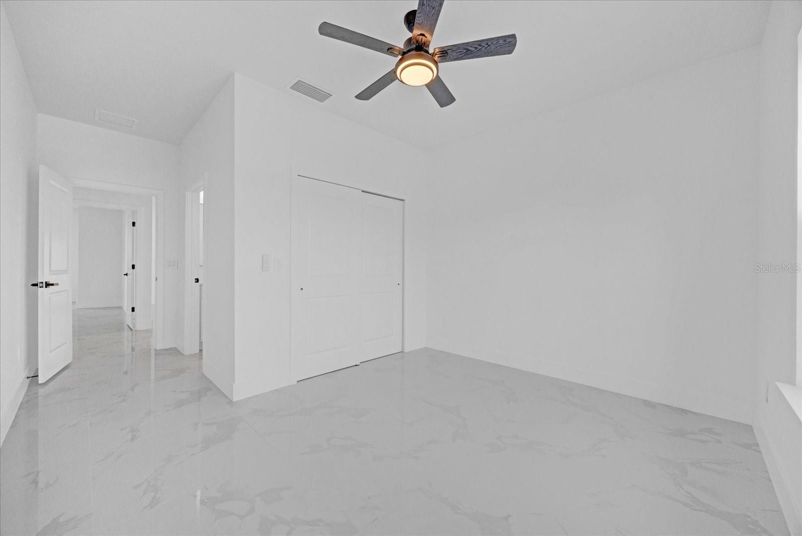 Image 34 of 49 For 736 Daysland Avenue Sw