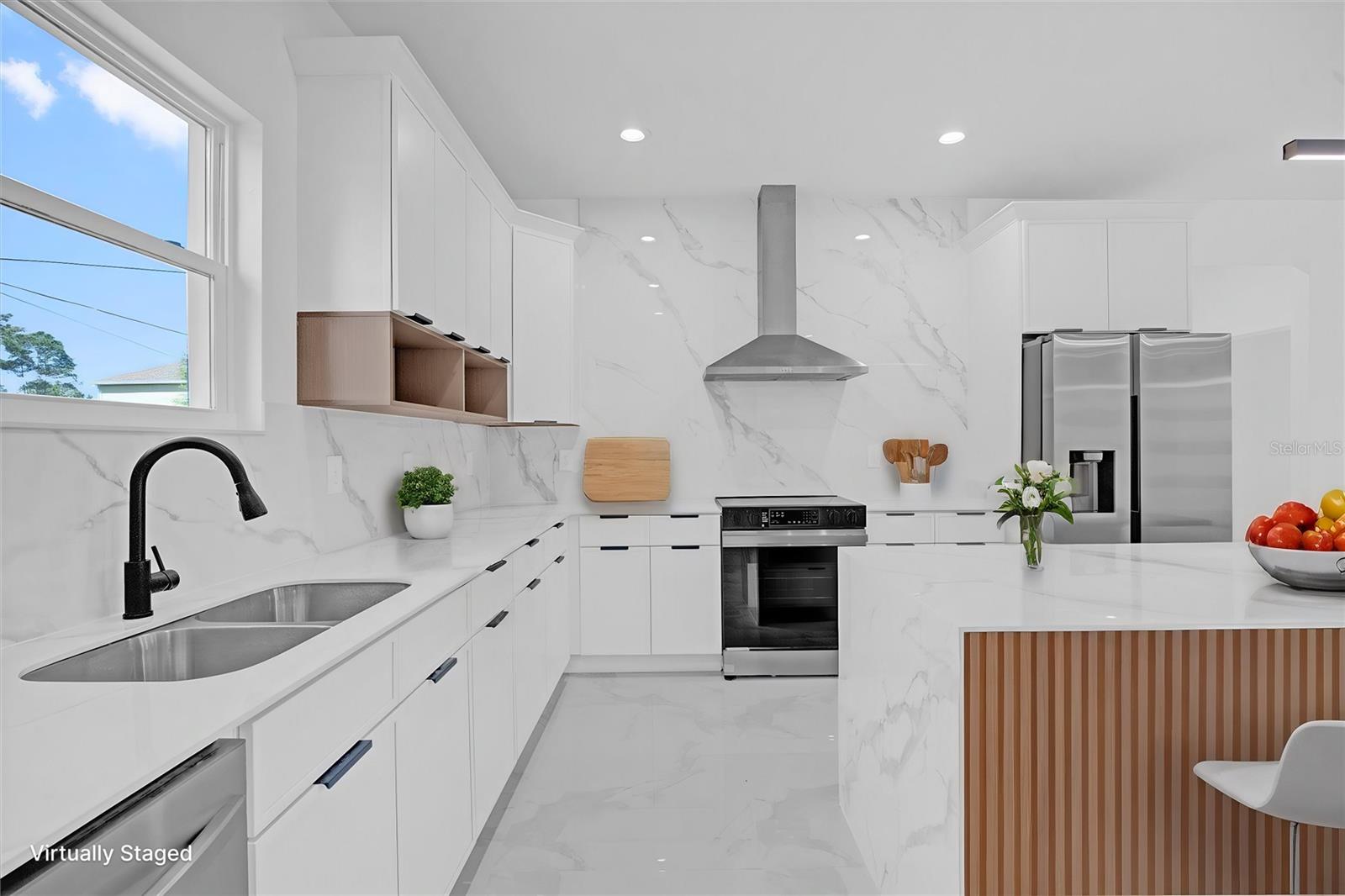 Image 4 of 49 For 736 Daysland Avenue Sw