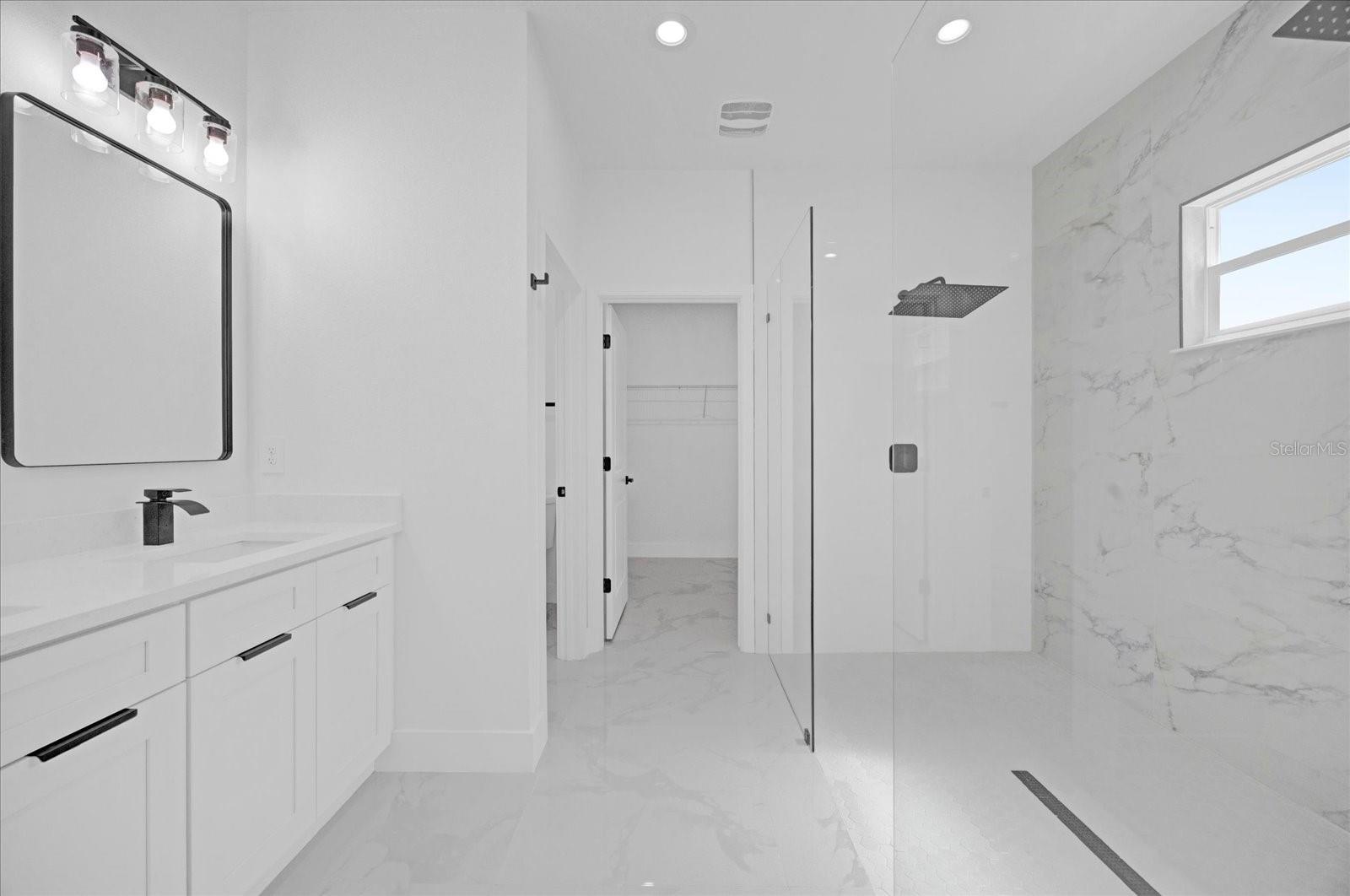 Image 43 of 49 For 736 Daysland Avenue Sw