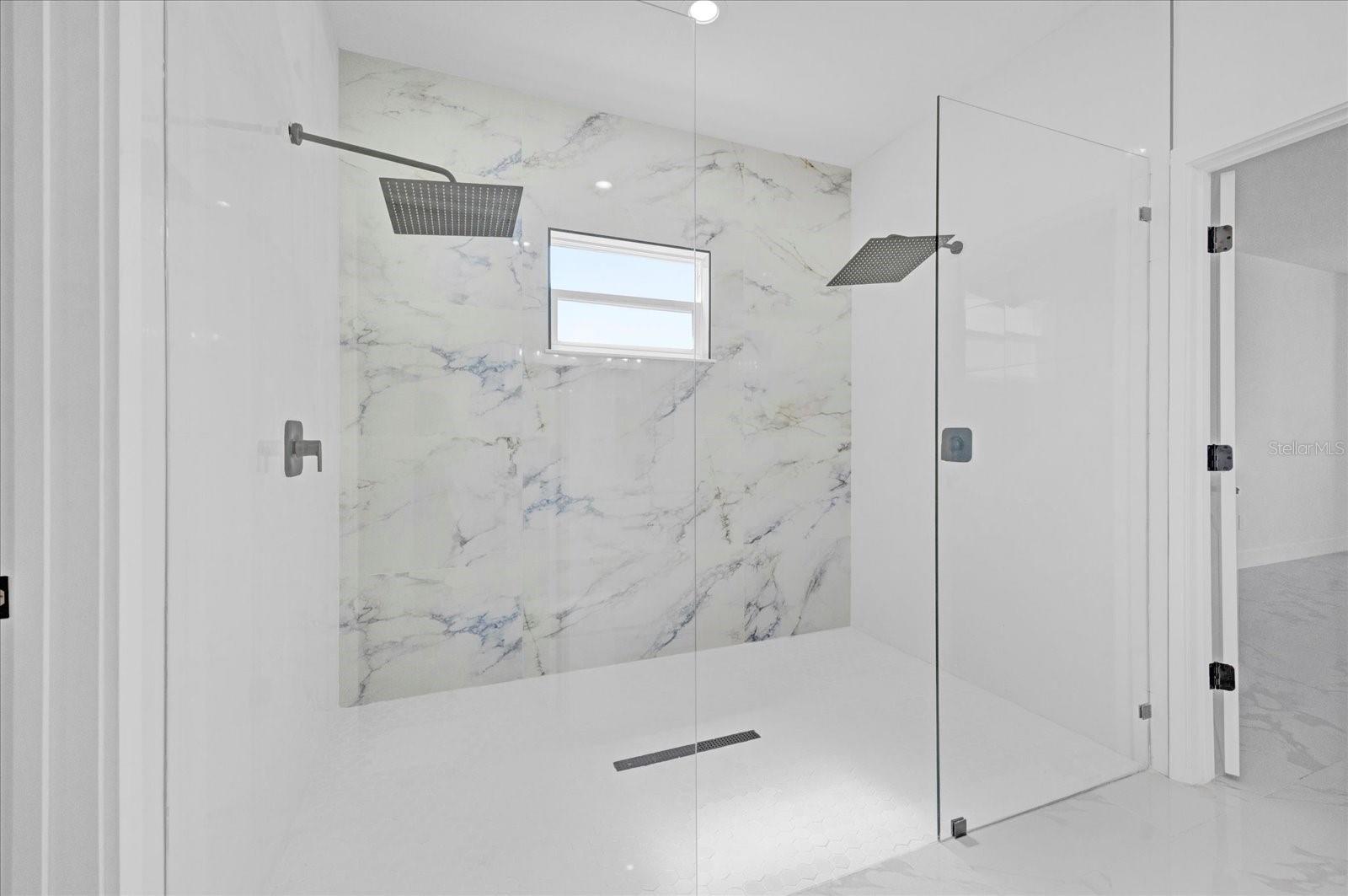 Image 9 of 49 For 736 Daysland Avenue Sw