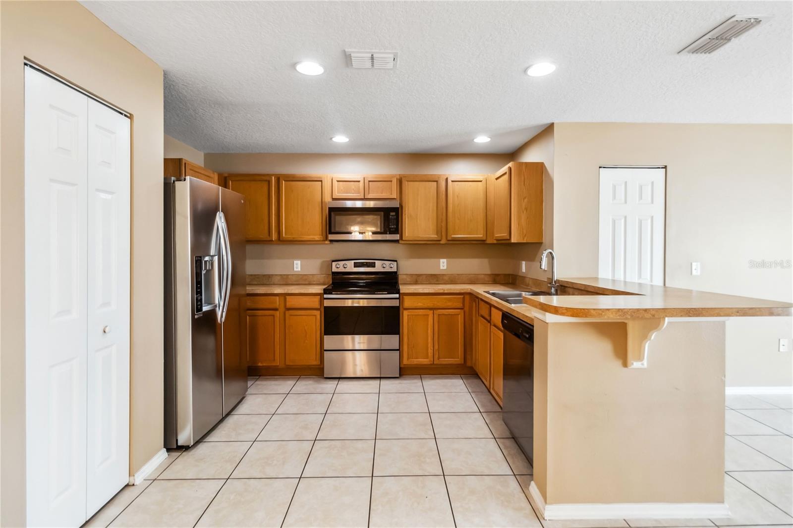 Image 10 of 30 For 1002 Chalcedony Street