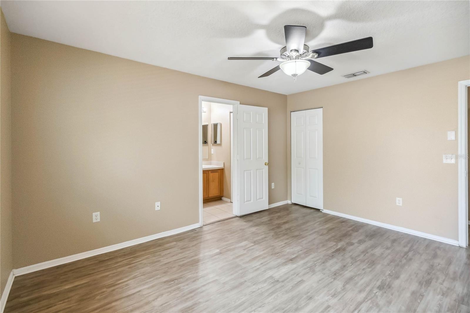 Image 12 of 30 For 1002 Chalcedony Street