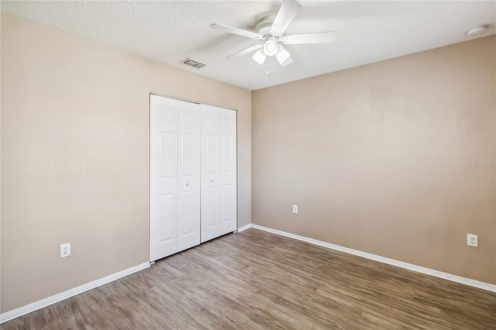 Image 13 of 30 For 1002 Chalcedony Street