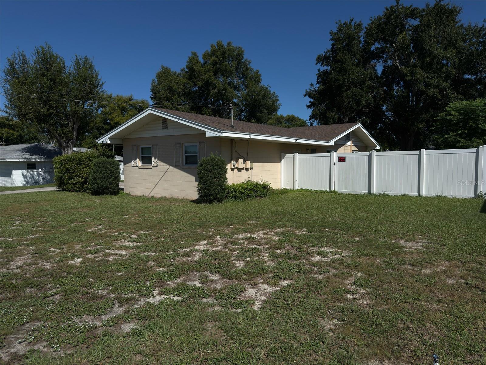 Image 33 of 39 For 1419 Avenue D Ne