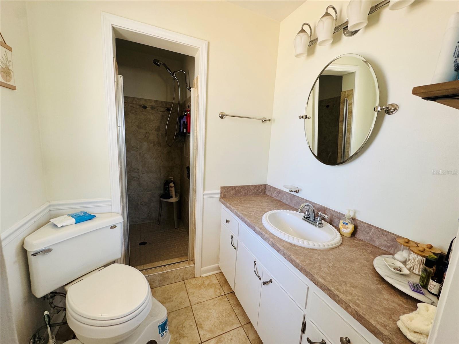 Image 5 of 27 For 1419 Avenue D Ne