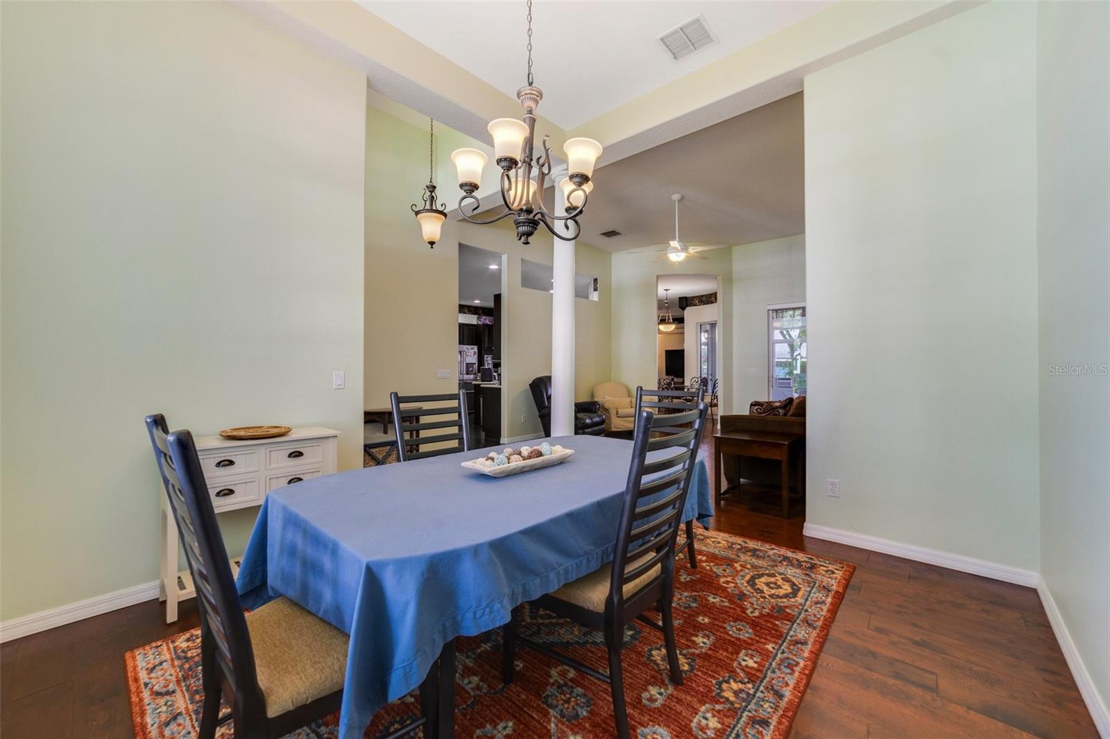 Image 11 of 52 For 714 Regina Circle