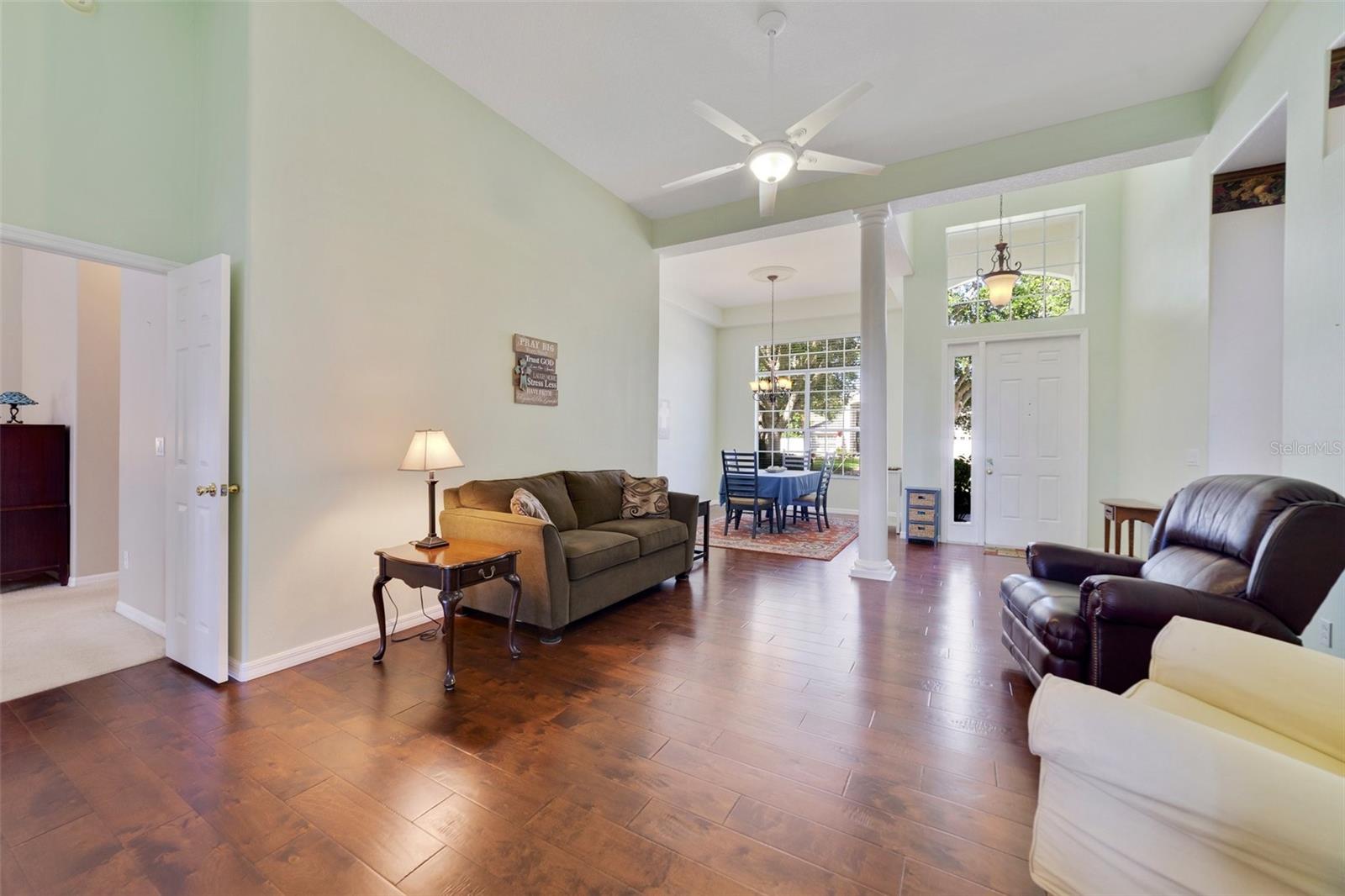 Image 13 of 52 For 714 Regina Circle