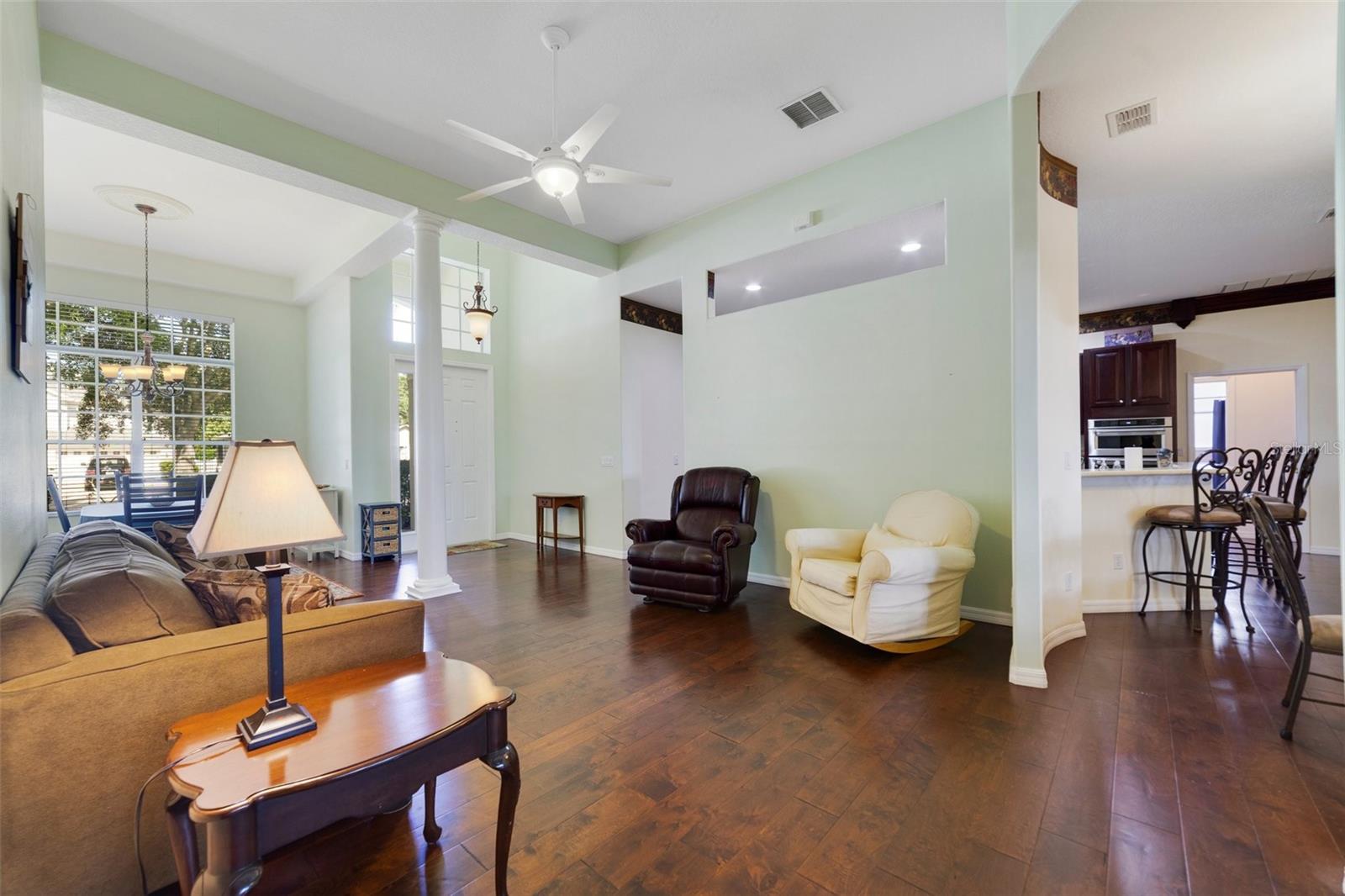 Image 14 of 52 For 714 Regina Circle