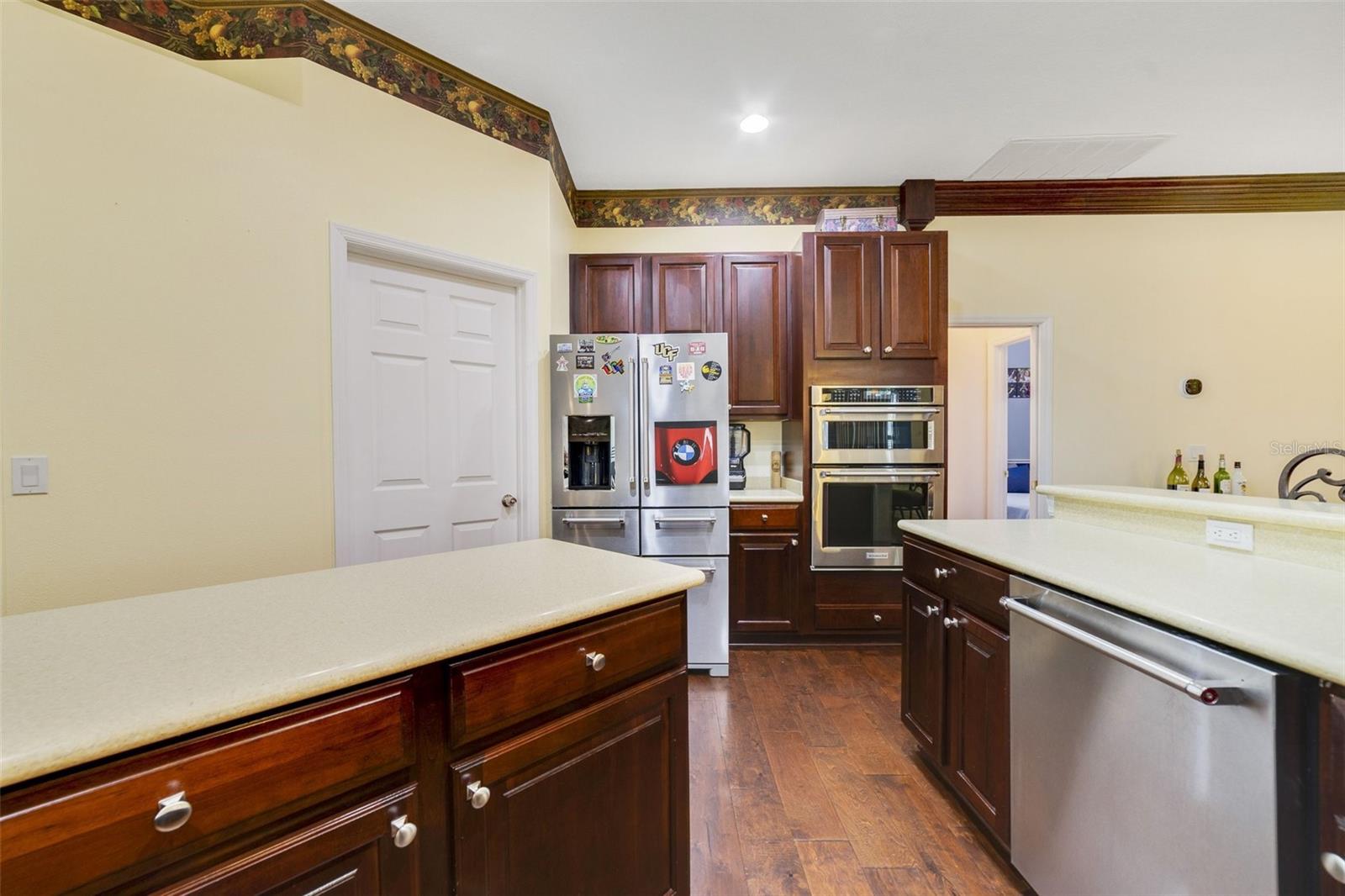Image 18 of 52 For 714 Regina Circle
