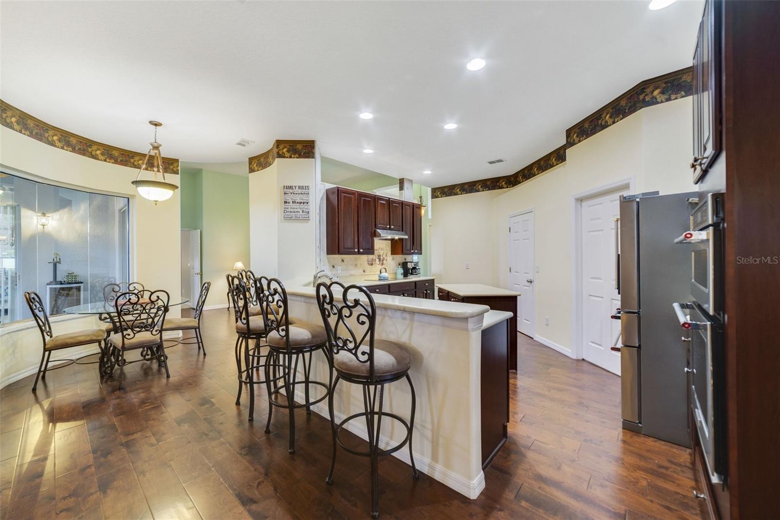 Image 19 of 52 For 714 Regina Circle