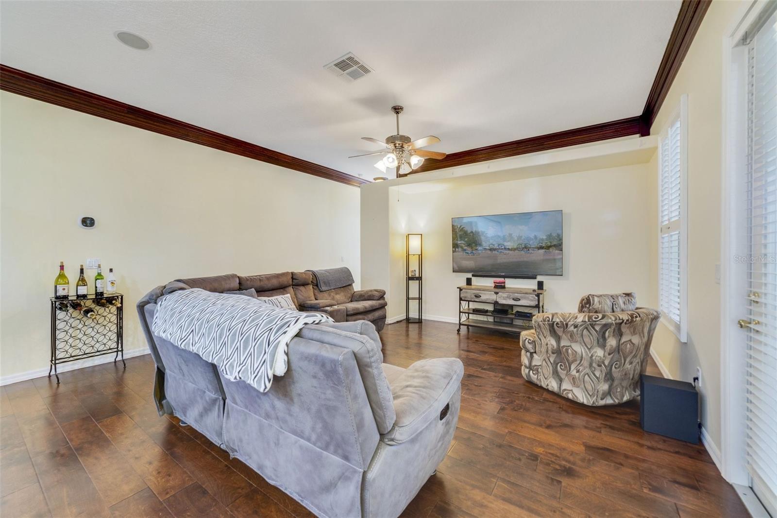 Image 21 of 52 For 714 Regina Circle