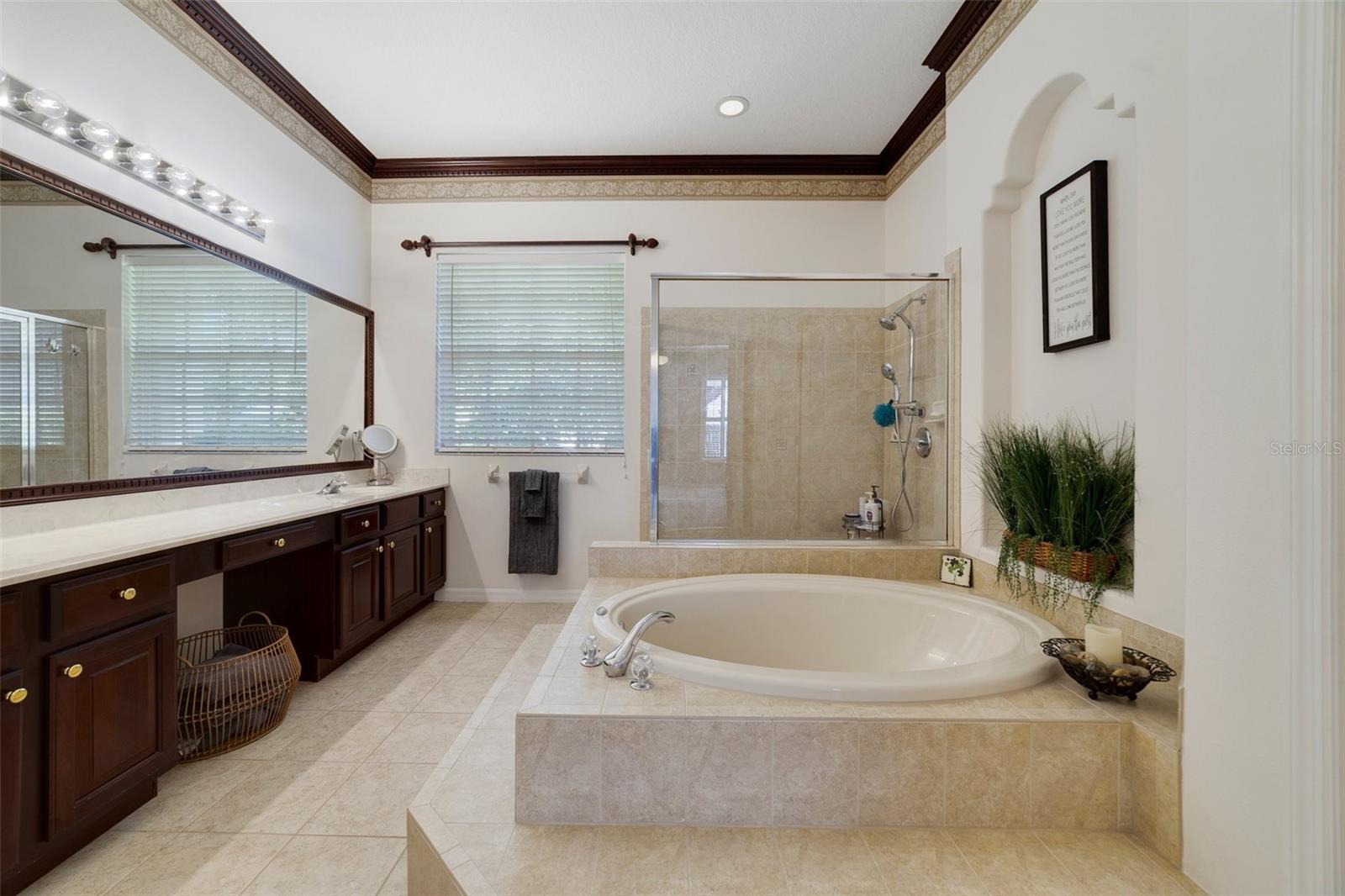 Image 31 of 52 For 714 Regina Circle