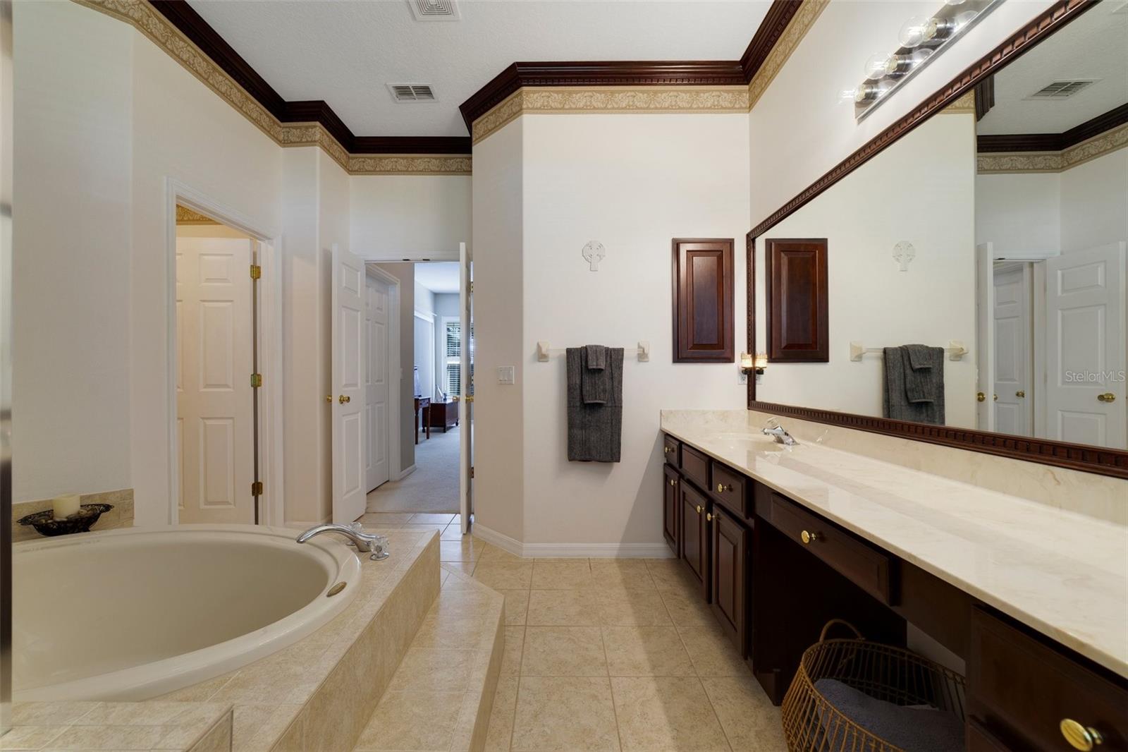 Image 33 of 52 For 714 Regina Circle