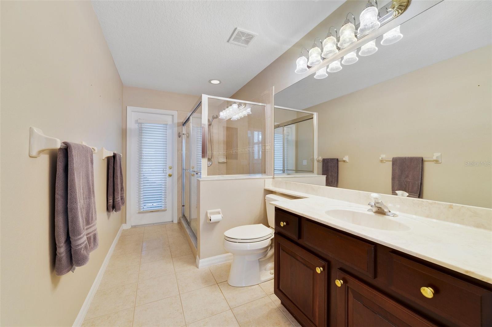 Image 42 of 52 For 714 Regina Circle