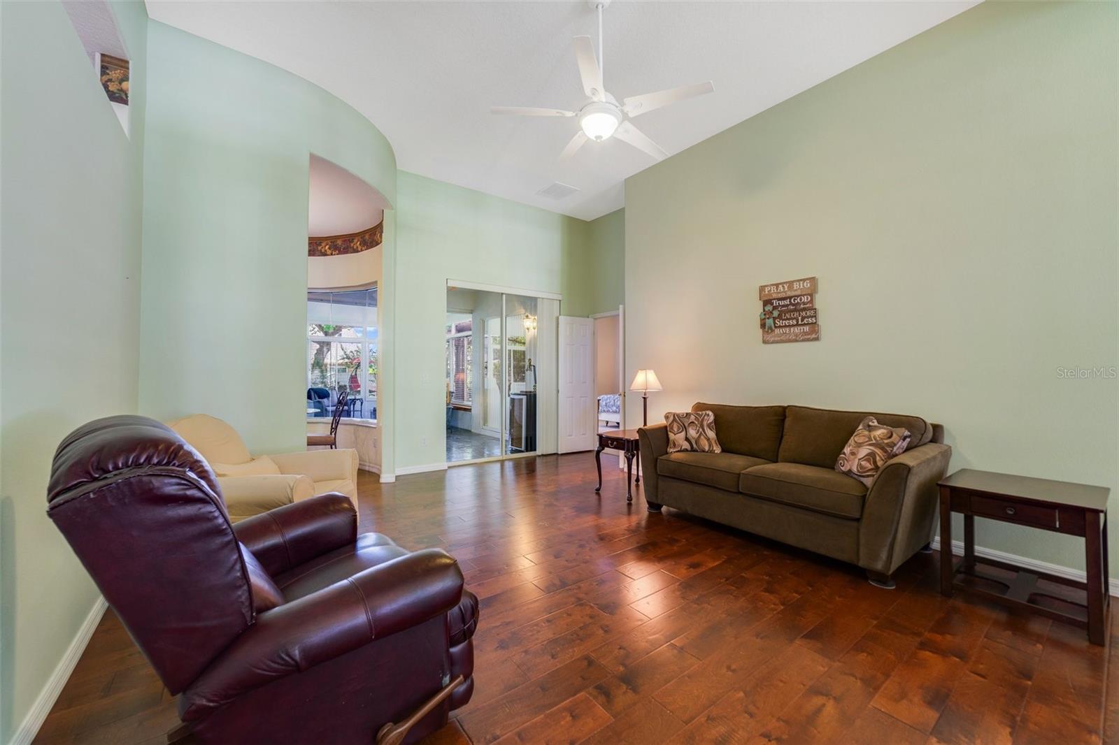 Image 8 of 52 For 714 Regina Circle