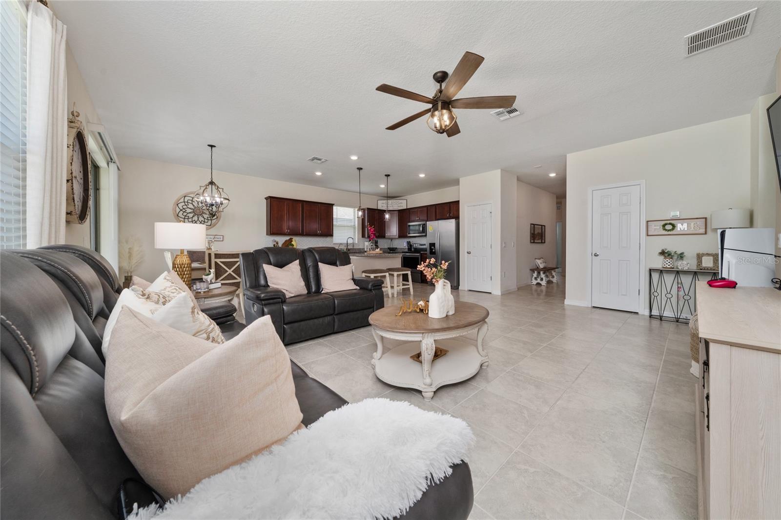 Image 11 of 31 For 1821 Cayman Cove St.