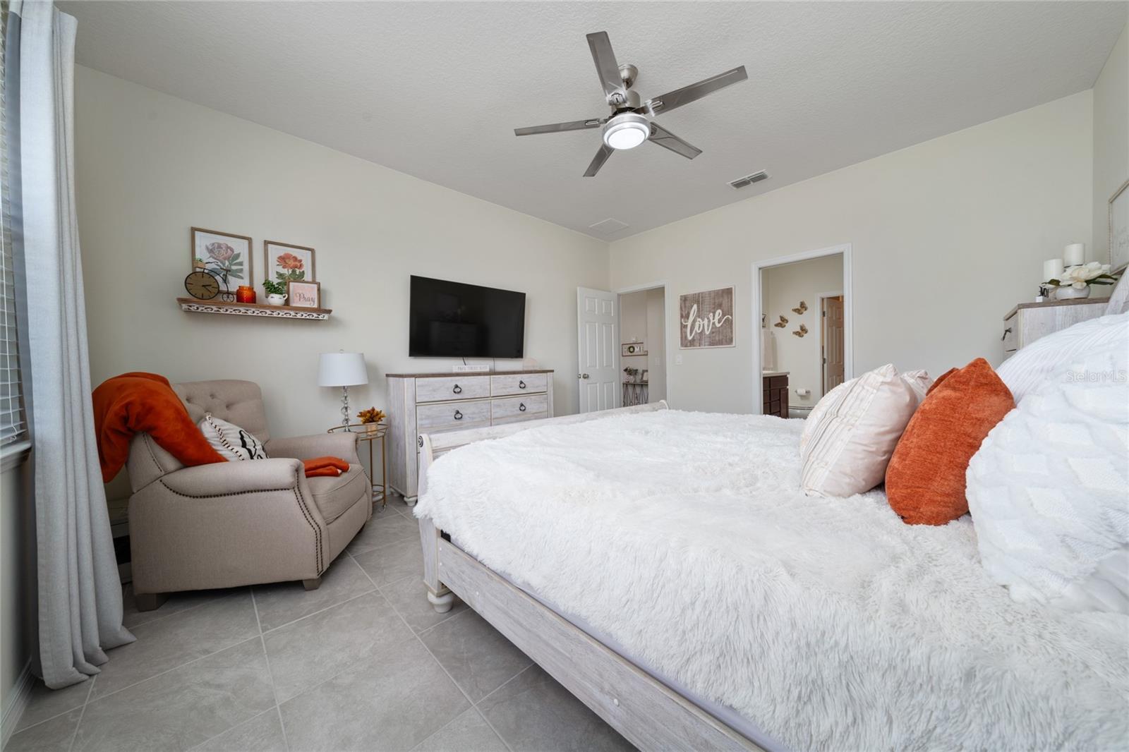 Image 18 of 31 For 1821 Cayman Cove St.