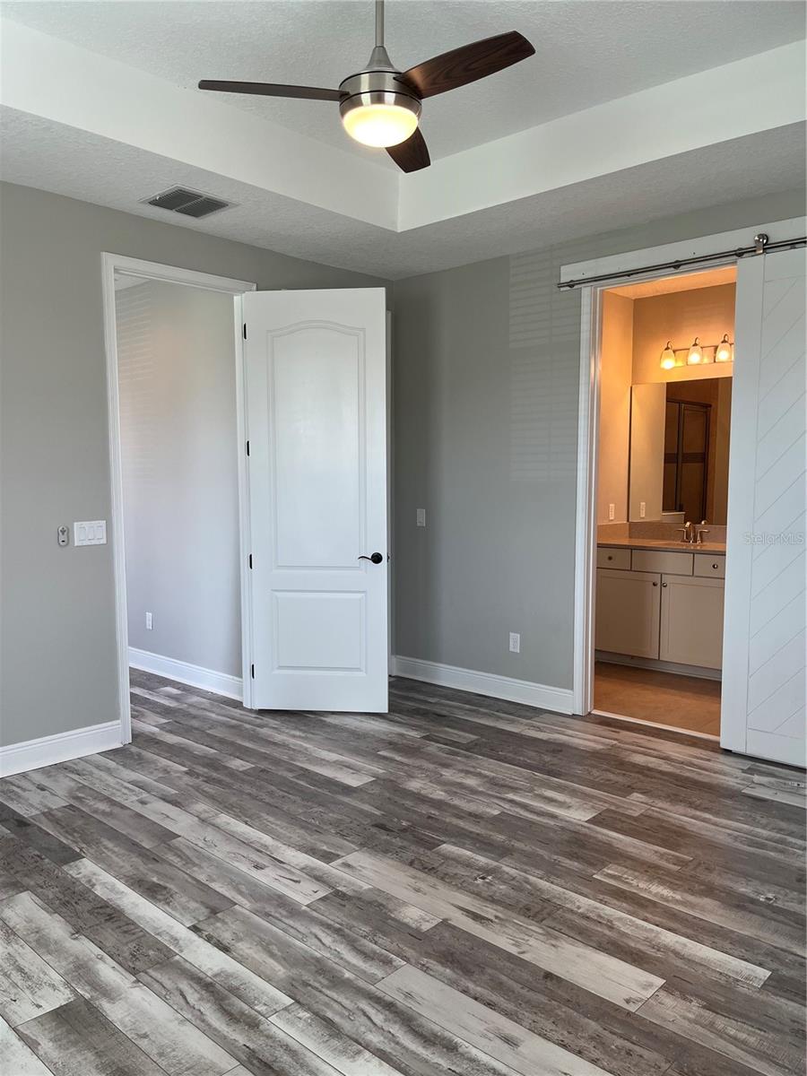 Image 10 of 41 For 9938 Eagle Creek Center Boulevard