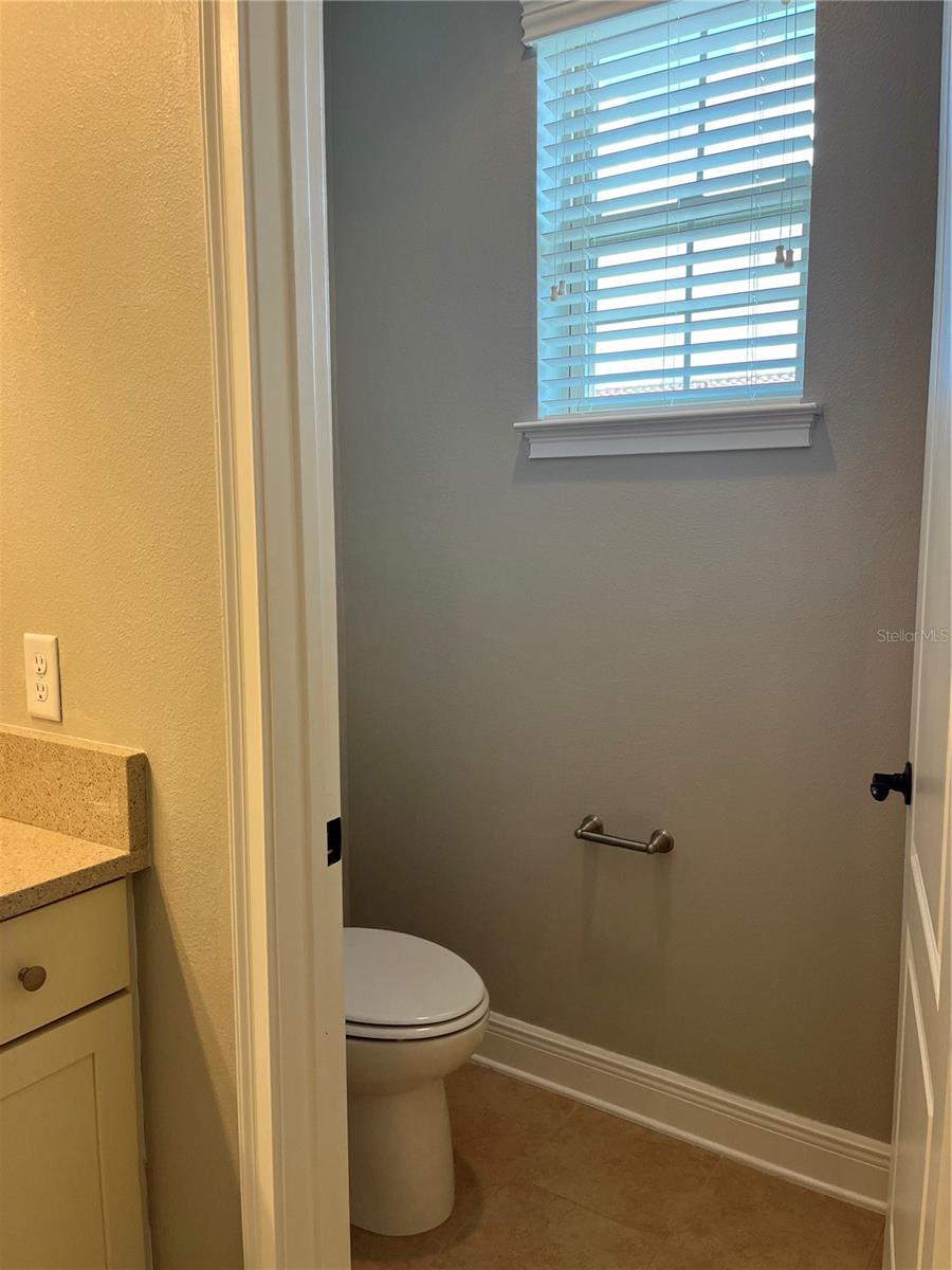 Image 13 of 41 For 9938 Eagle Creek Center Boulevard