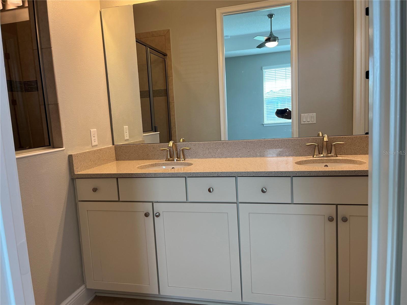 Image 14 of 41 For 9938 Eagle Creek Center Boulevard