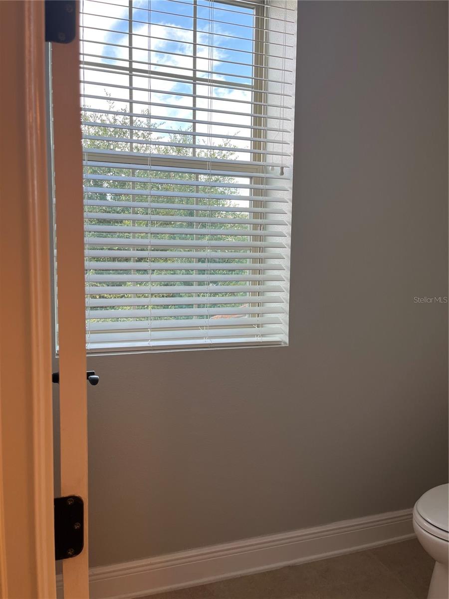 Image 18 of 41 For 9938 Eagle Creek Center Boulevard