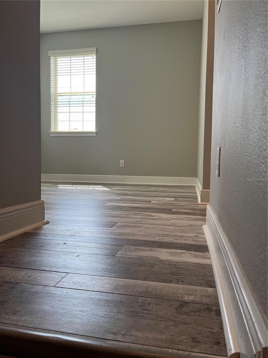 Image 21 of 41 For 9938 Eagle Creek Center Boulevard