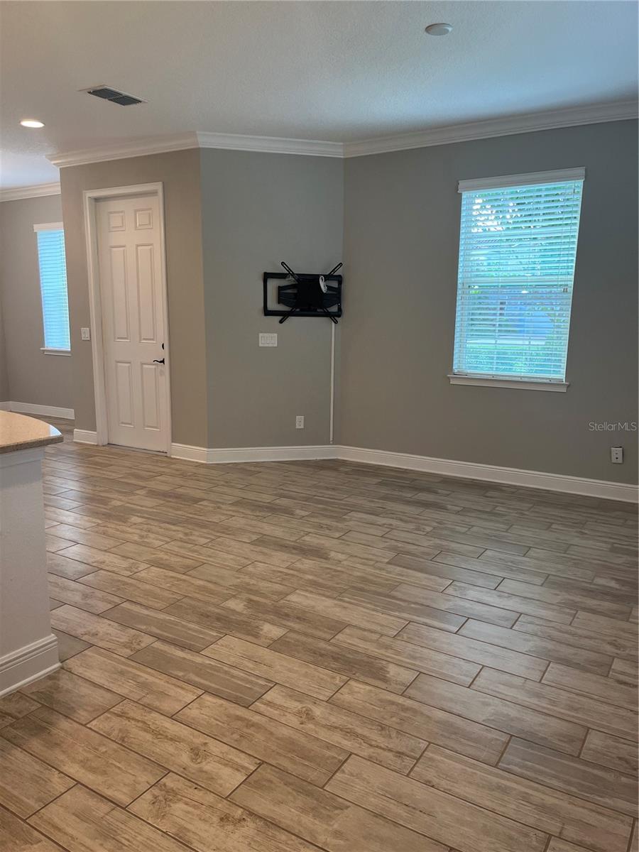 Image 4 of 41 For 9938 Eagle Creek Center Boulevard