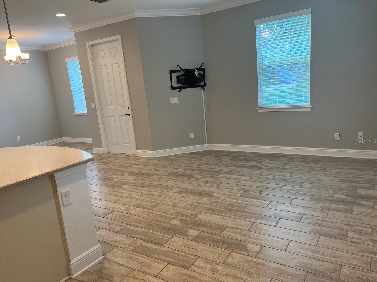 Image 5 of 41 For 9938 Eagle Creek Center Boulevard