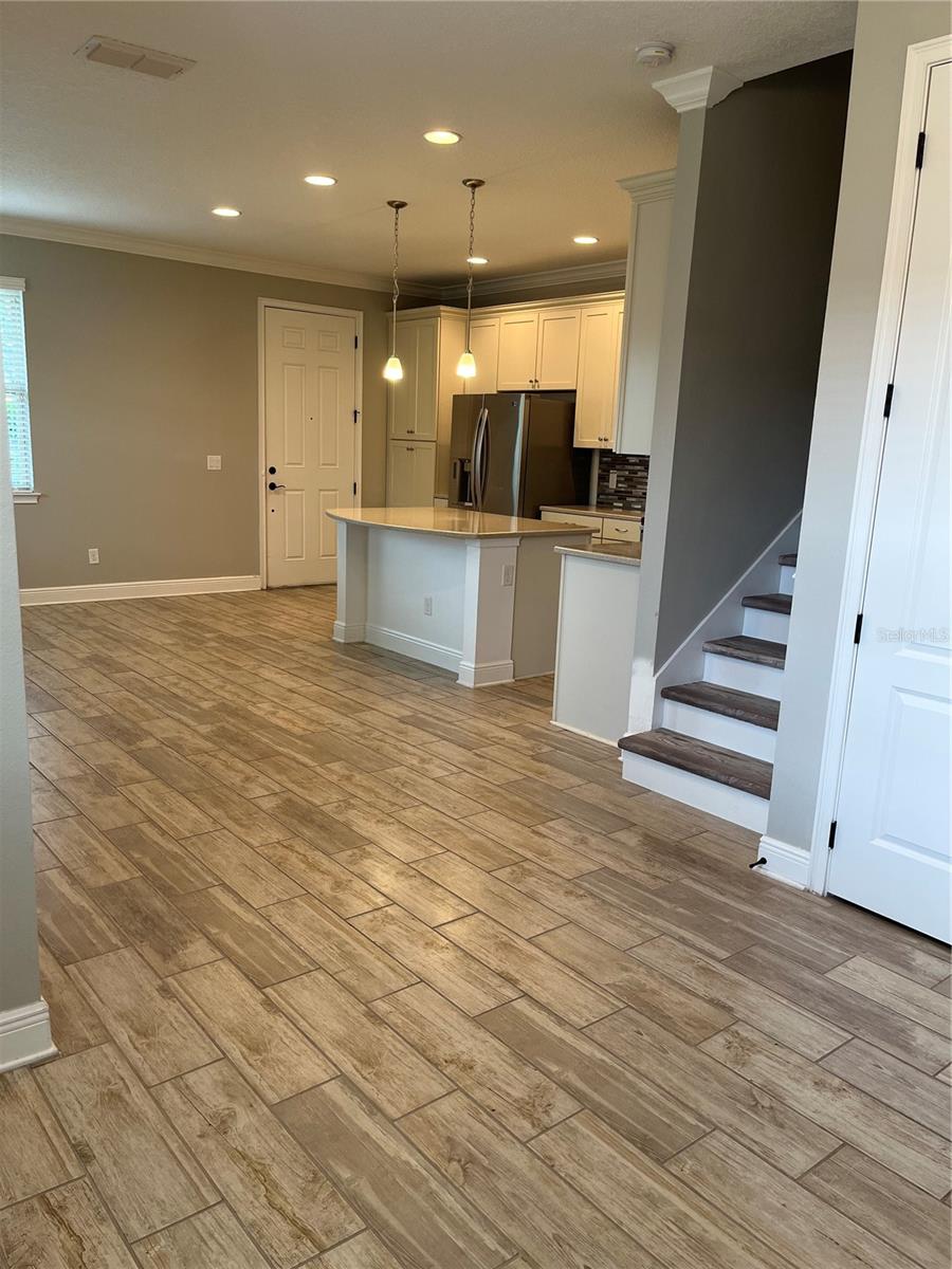 Image 6 of 41 For 9938 Eagle Creek Center Boulevard