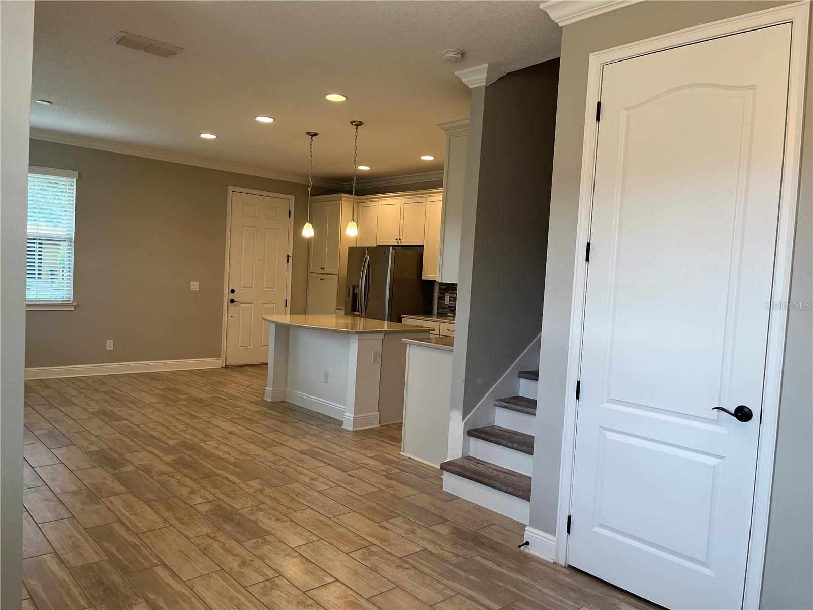 Image 7 of 41 For 9938 Eagle Creek Center Boulevard