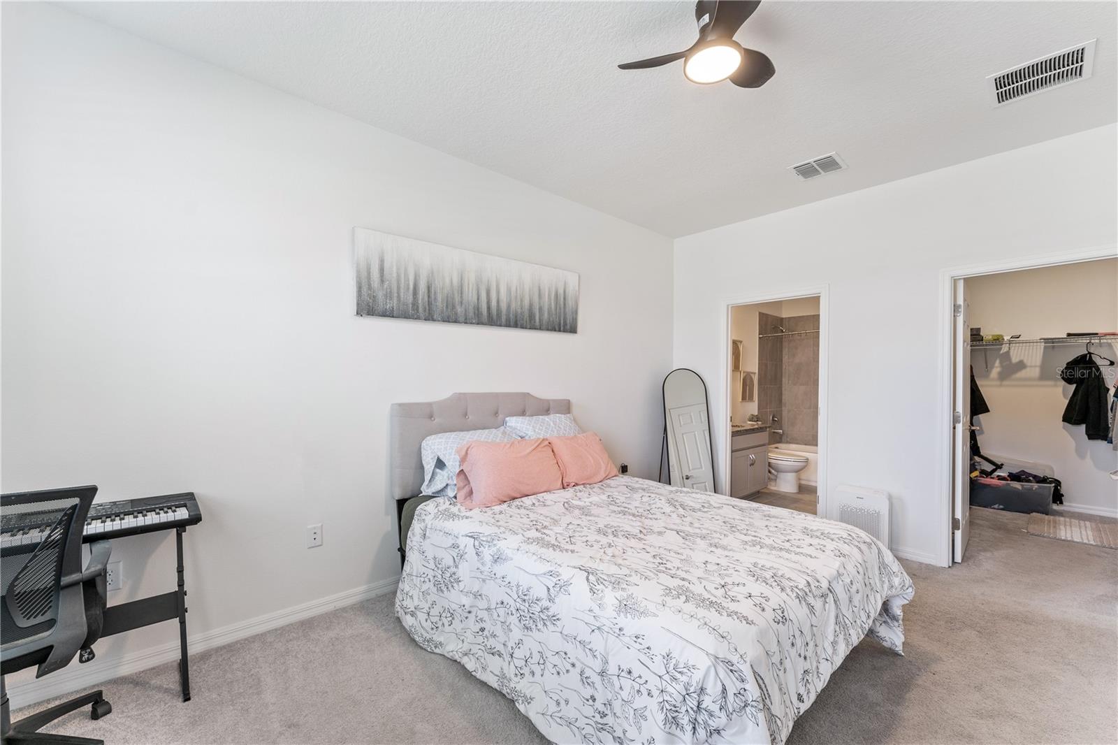 Image 17 of 20 For 33263 Rembrandt Lane