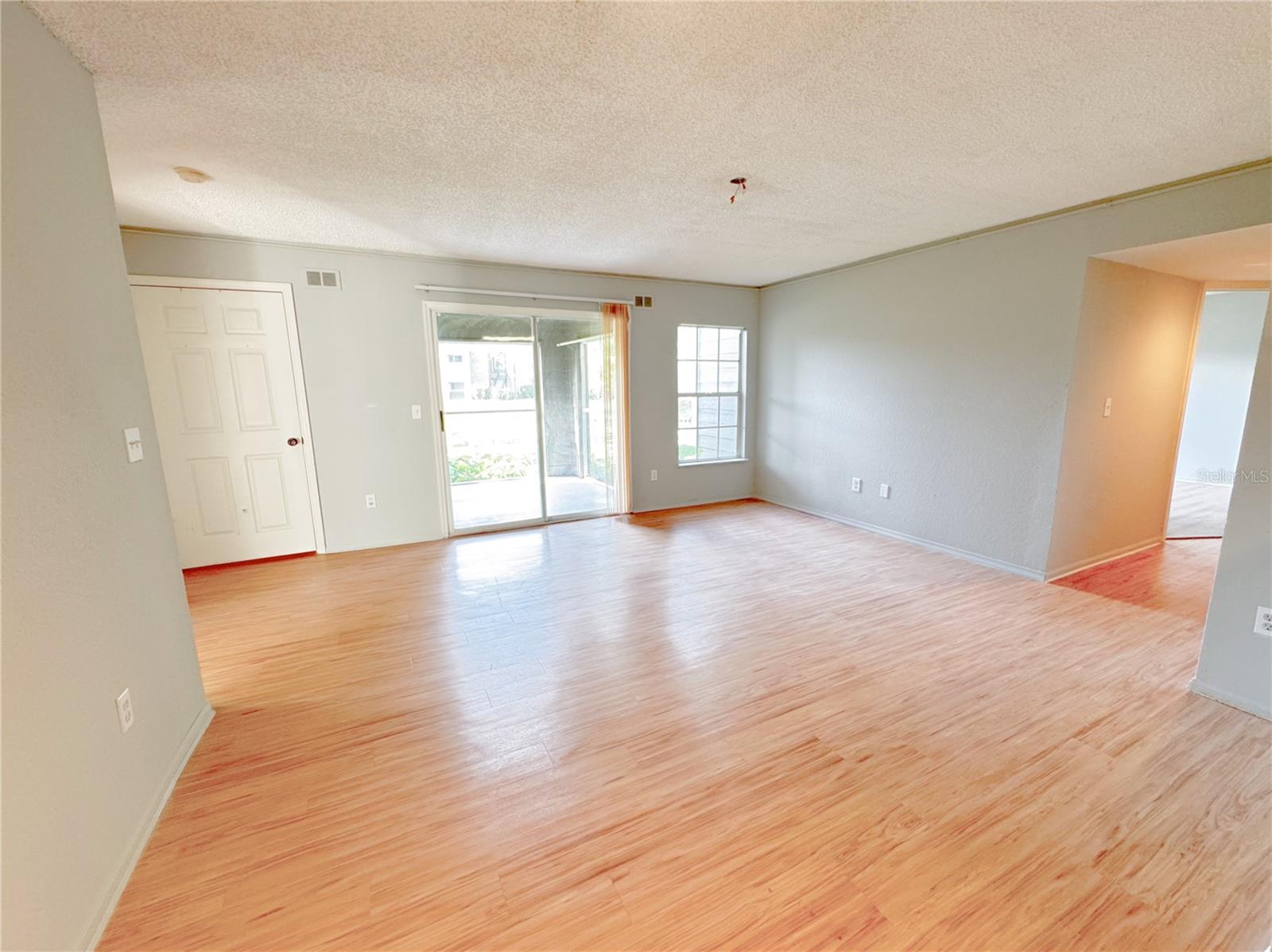 Image 3 of 15 For 2213 Metropolitan Way 1318