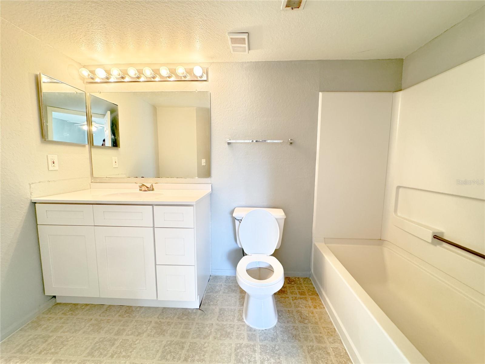 Image 6 of 15 For 2213 Metropolitan Way 1318