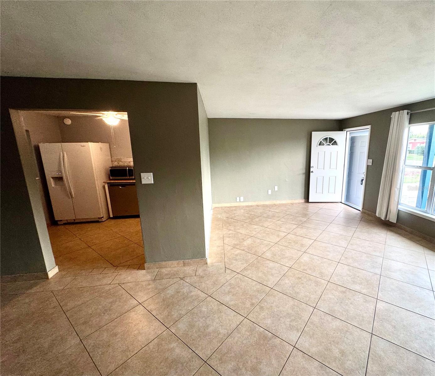 Image 3 of 18 For 31 Edgemon Avenue